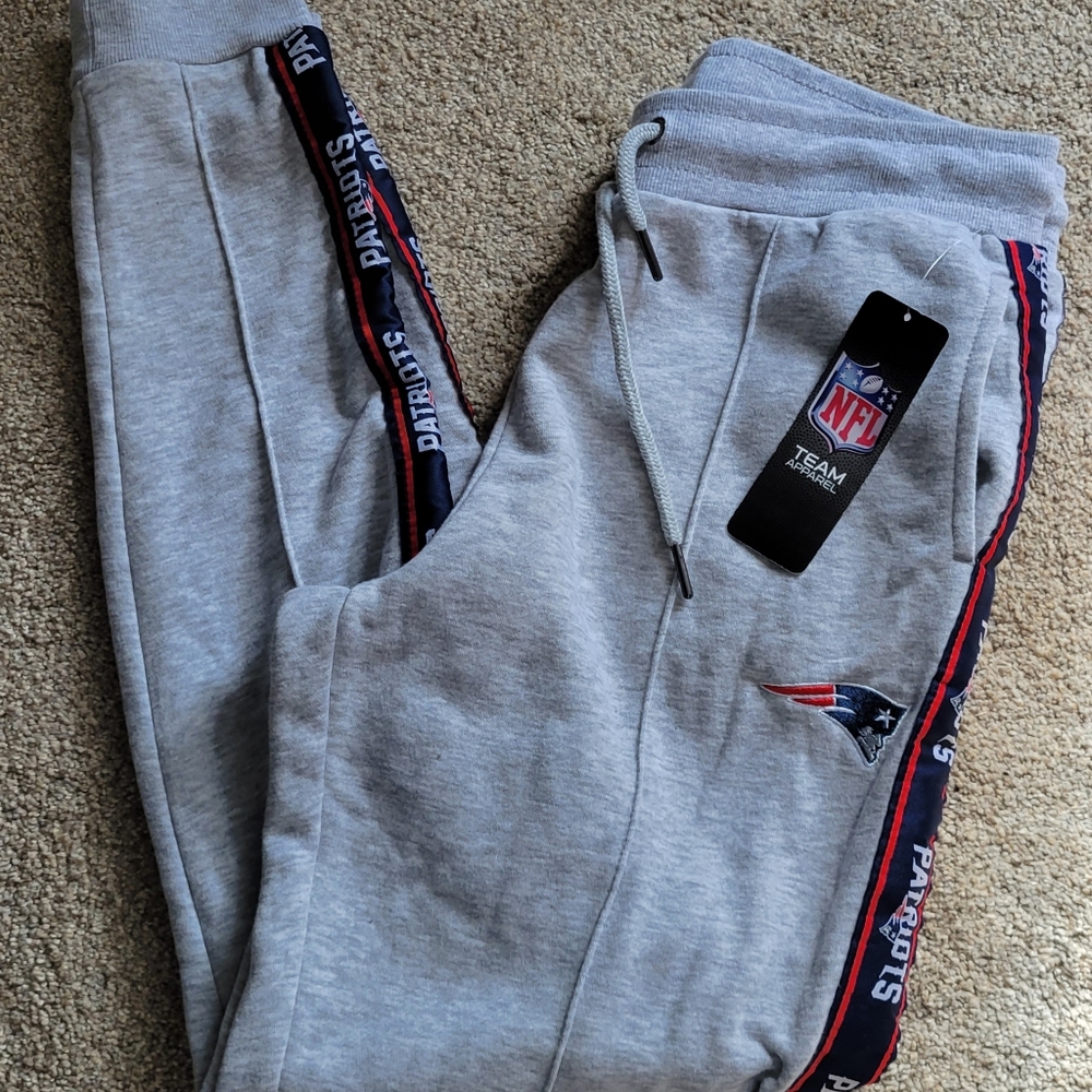 NWT Women's New England Patriots joggers size medium grey
